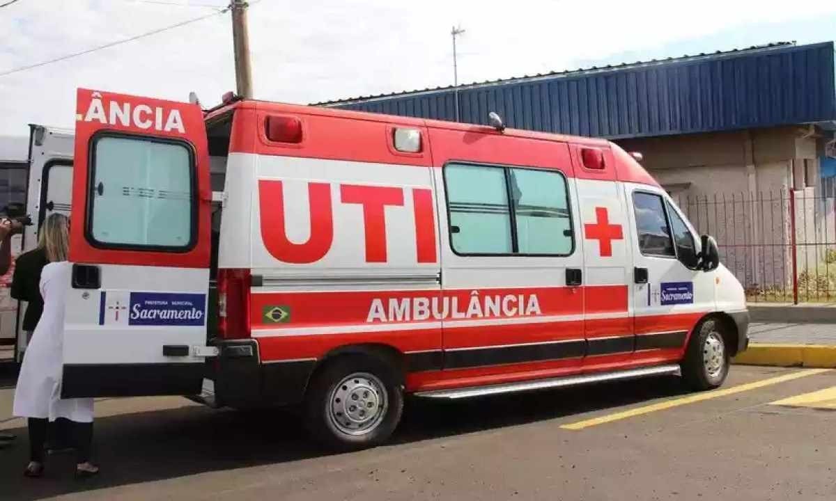 Jovem grávida morre após monitor cardíaco cair em sua cabeça em ambulância