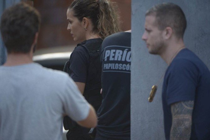  Bombeiros e Pericias fazem busca e  corpo é encontrado em casa onde mãe e filha foram mantidas em cárcere