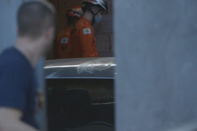  Bombeiros e Pericias fazem busca e  corpo é encontrado em casa onde mãe e filha foram mantidas em cárcere