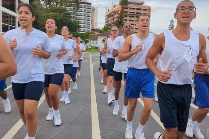Treinamento físico-militar é uma das atividades no período de adaptação.