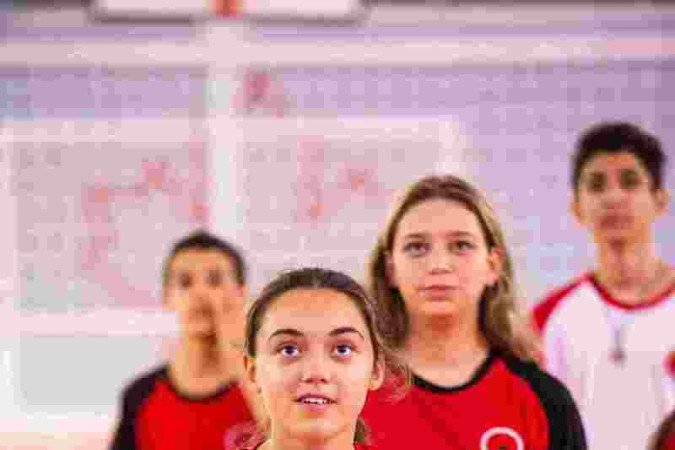 Esporte é uma grande ferramenta para interação de colegas e autoconhecimento na escola