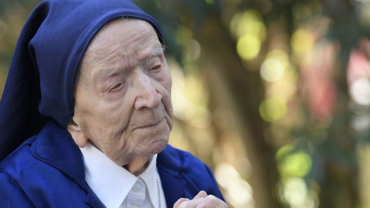 Quem é pessoa mais velha do mundo após morte de freira francesa aos 118 anos