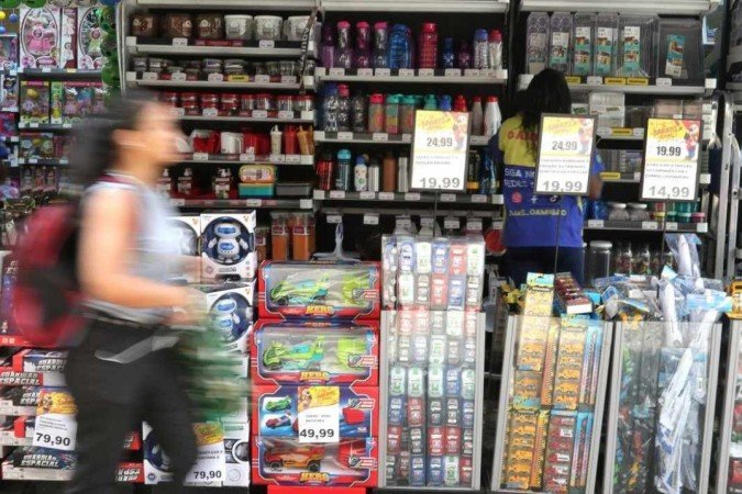 O otimismo do brasileiro sobre a melhora da economia nos próximos seis meses também aumentou: 53% dos entrevistados com mais de 16 anos aprovam o cenário atual - (crédito: Tânia Rego/Agência Brasil) O otimismo do brasileiro sobre a melhora da economia nos próximos seis meses também aumentou: 53% dos entrevistados com mais de 16 anos aprovam o cenário atual - (crédito: Tânia Rego/Agência Brasil)