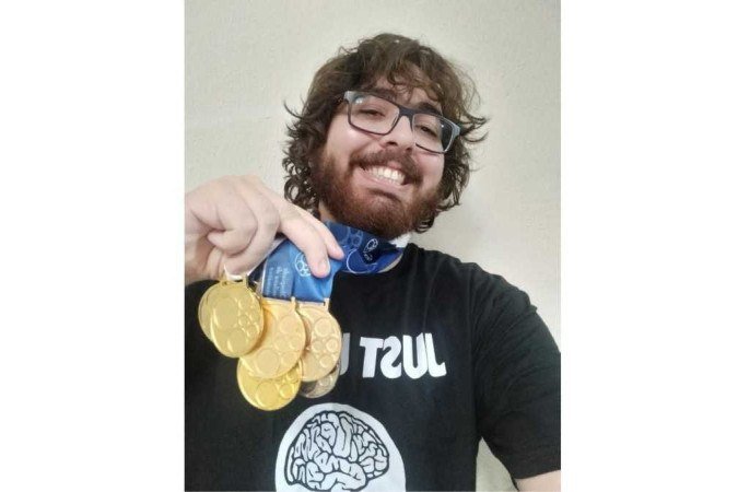 George Lucas Diniz foi medalhista em todas as olimpíadas que participou. -  (crédito: Arquivo pessoal)