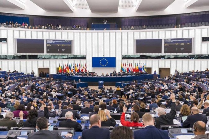 A lei foi aprovada com 329 votos a favor e 275 contra -  (crédito: Daina Le Lardic/Parlamento Europeu)