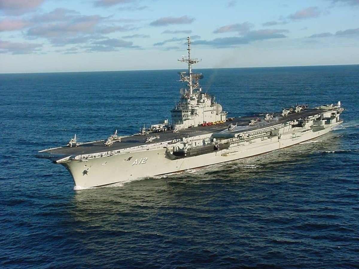 Ibama pede mais informações à Marinha sobre afundamento de porta-aviões