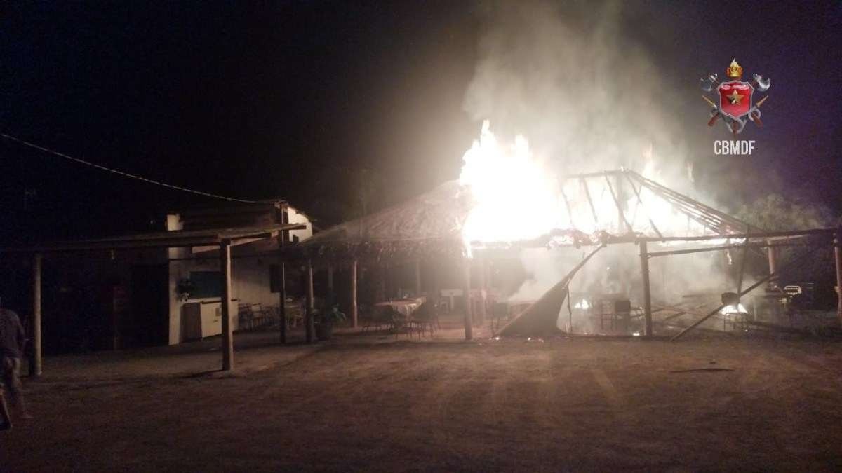 Incêndio em pesque-pague mobiliza os bombeiros na madrugada de sábado (21/1)