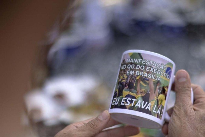 Lembrancinhas vendidas na Catedral - (crédito: DOUGLAS MAGNO / AFP) Lembrancinhas vendidas na Catedral - (crédito: DOUGLAS MAGNO / AFP)
