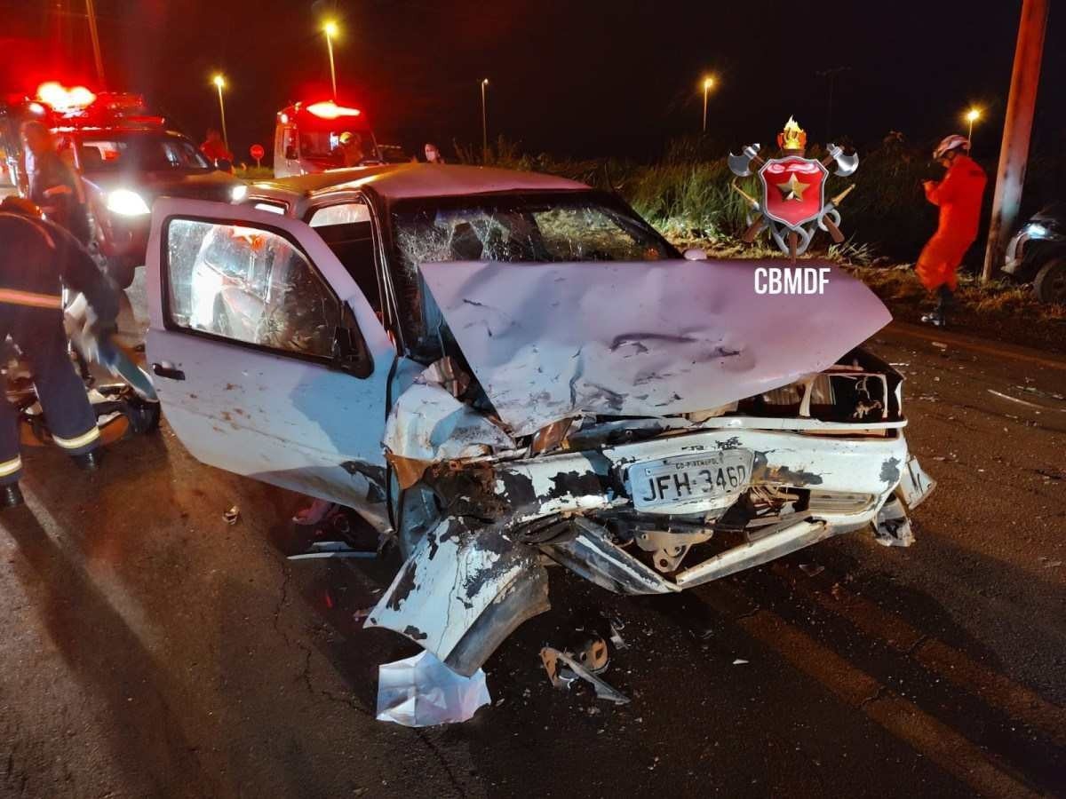 Colisão entre dois carros deixa uma pessoa morta em Brazlândia