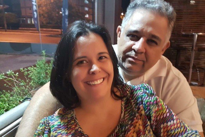 Professora Andréia Azenha Marques com o companheiro, Francisco. Coluna Nossos mestres. Trabalho&Formação Profissional Professora Andréia Azenha Marques com o companheiro, Francisco. Coluna Nossos mestres. Trabalho&Formação Profissional