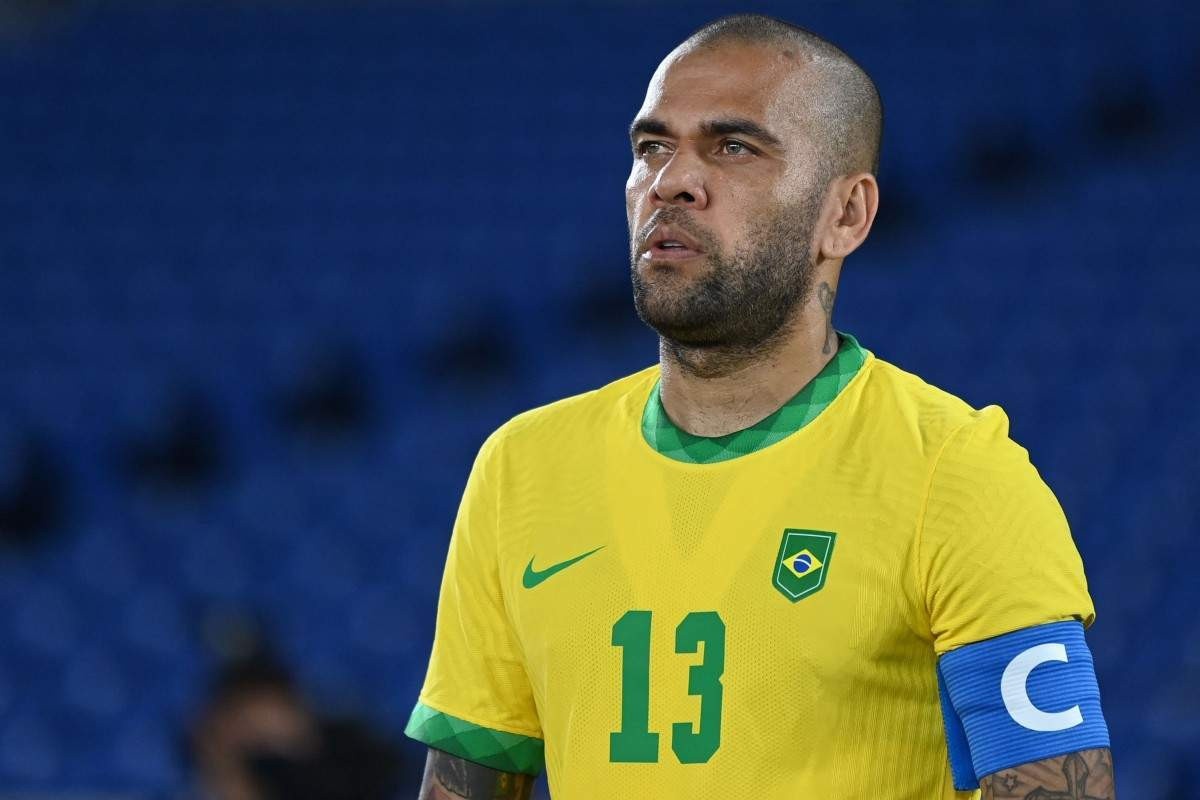 Mulher que acusa Daniel Alves está tomando coquetel antiviral, diz advogada