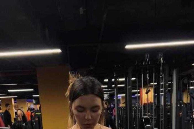 Depois que começou na academia, a ansiedade de Isis diminuiu e sua autoestima cresceu para melhor