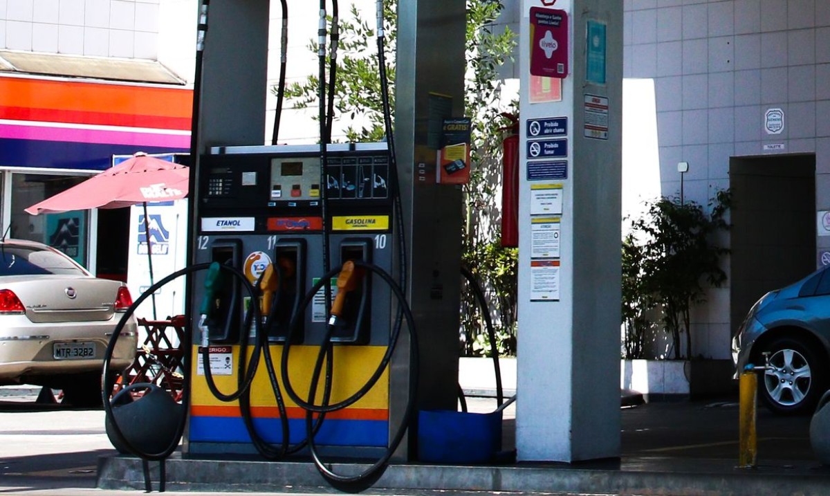 Preço de combustíveis tem queda nos postos de gasolina, diz ANP