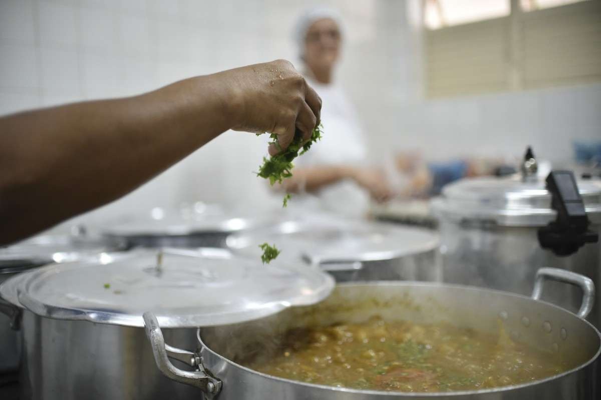 Diretora pede exoneração após denúncia sobre qualidade de merenda 