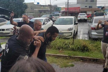 Carlomam se entregou à polícia após a prisão de outros suspeitos. Ele foi o quarto detido -  (crédito:  Imagem TV Brasilia)