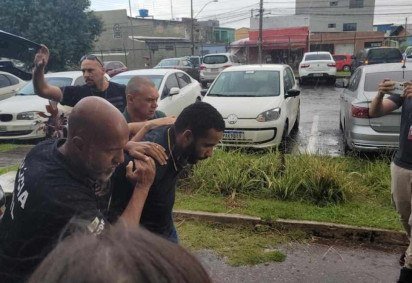Carlomam se entregou à polícia após a prisão de outros suspeitos. Ele foi o quarto detido -  (crédito:  Imagem TV Brasilia) -Carlomam se entregou à polícia após a prisão de outros suspeitos. Ele foi o quarto detido -  (crédito:  Imagem TV Brasilia)