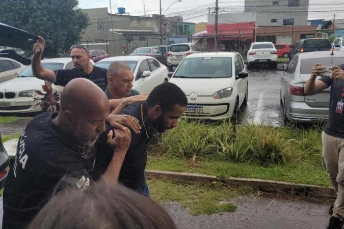 Carlomam se entregou à polícia após a prisão de outros suspeitos. Ele foi o quarto detido - (crédito: Imagem TV Brasilia) Carlomam se entregou à polícia após a prisão de outros suspeitos. Ele foi o quarto detido - (crédito: Imagem TV Brasilia)