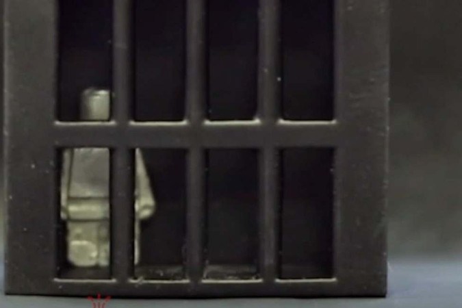 In the test, a robot escapes from prison by “melting” and rebuilding;  Watch the video