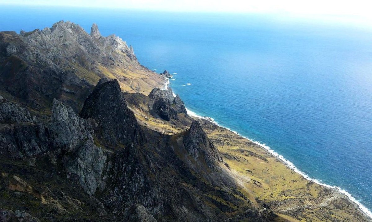 Estudo encontra rochas compostas de plástico na Ilha da Trindade