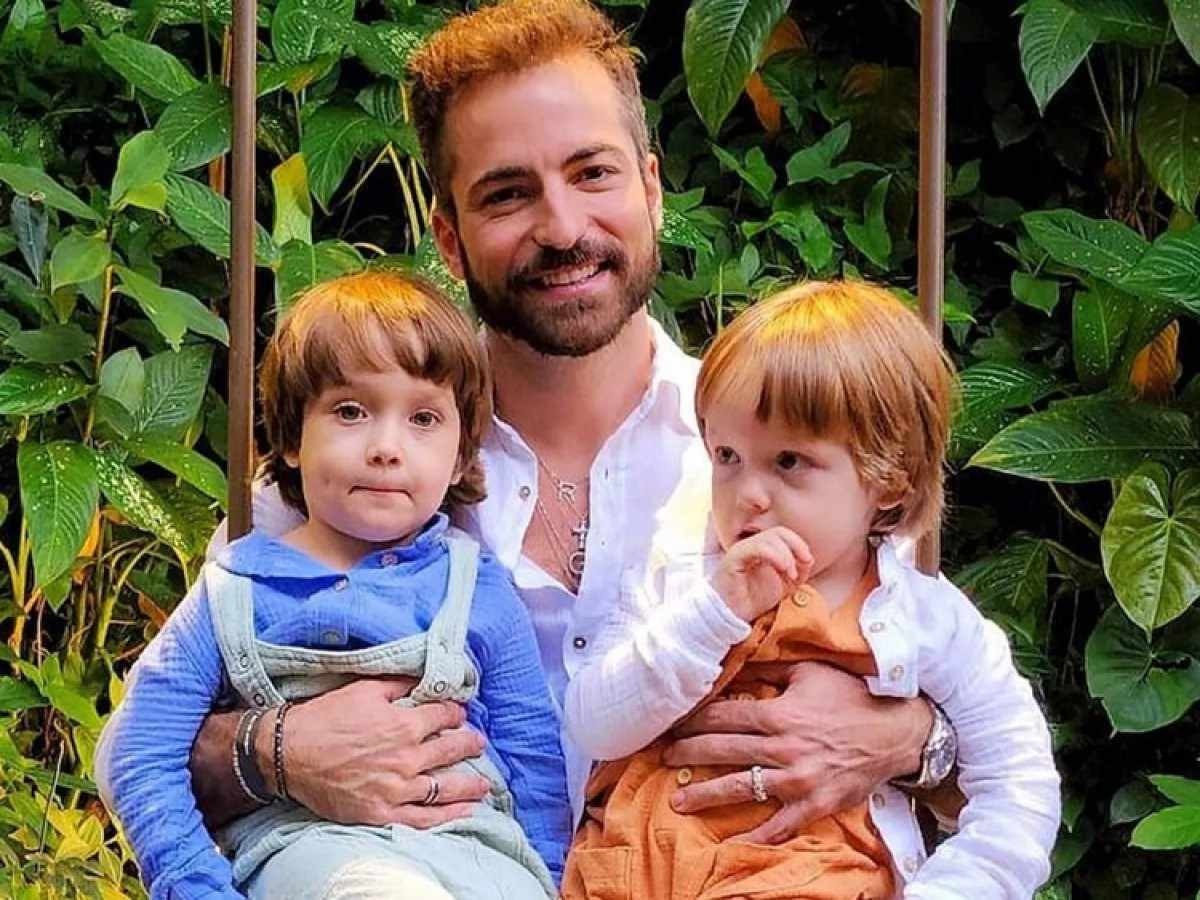 Viúvo de Paulo Gustavo quase sofre acidente de carro com os filhos