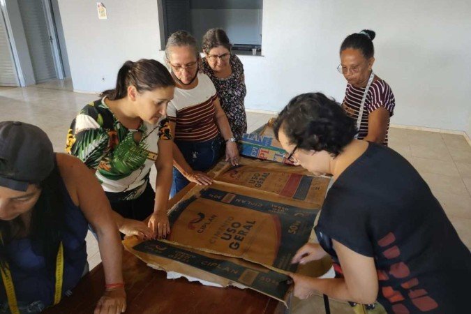 Em parceria com istração da Fercal, empresa capacita mulheres na área de reciclagem - (crédito: Divulgação) Em parceria com istração da Fercal, empresa capacita mulheres na área de reciclagem - (crédito: Divulgação)