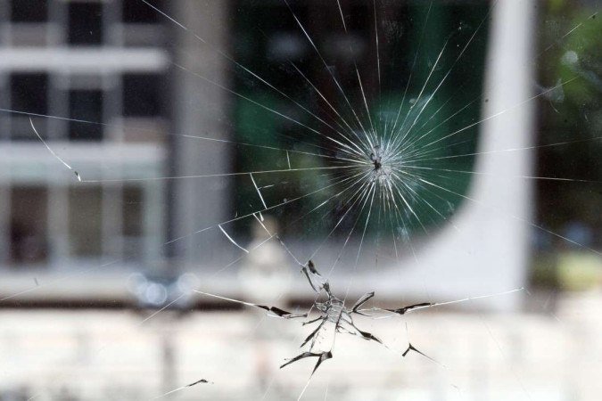 No 8 de janeiro, extremistas vandalizaram as sedes dos Três Poderes - (crédito: Ed Alves/CB) No 8 de janeiro, extremistas vandalizaram as sedes dos Três Poderes - (crédito: Ed Alves/CB)