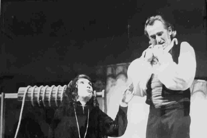 B. de Paiva e Dulcina de Moraes em Bodas de Sangue, em 1983