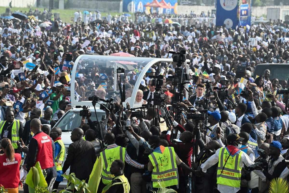 Mais de um milhão de fiéis acompanham missa do papa na capital da RD Congo