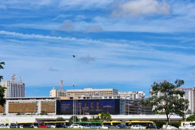 Com Esplanada bloqueada, motoristas enfrentam lentidão nas vias S2 e N2