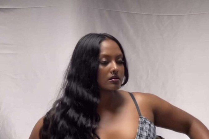 Além de fazer parte dos looks da própria cantora, o body chain é muito usado nas produções da marca de Rihanna, a Savage x Fenty
