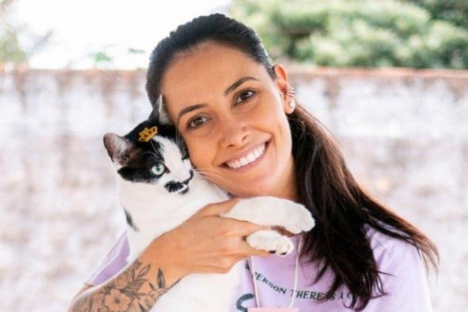 Mariana e a gata Betina