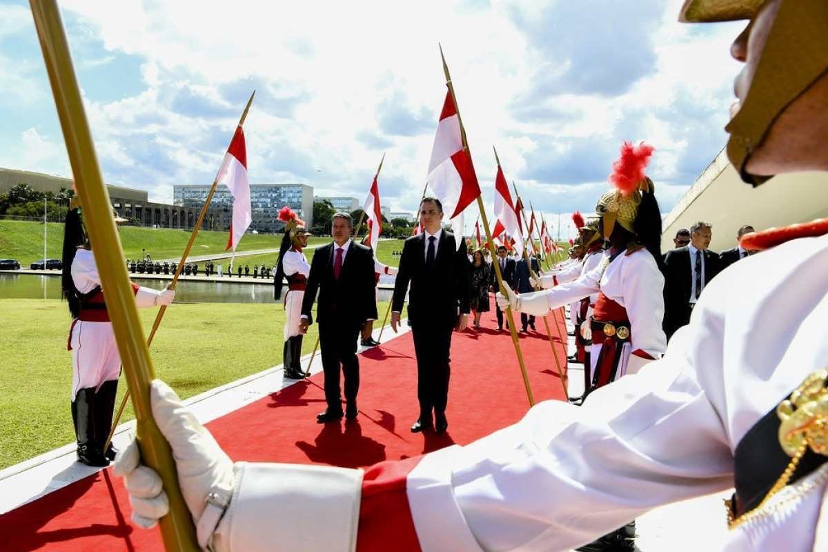 Lira e Pacheco sobem rampa do Congresso em abertura do Legislativo