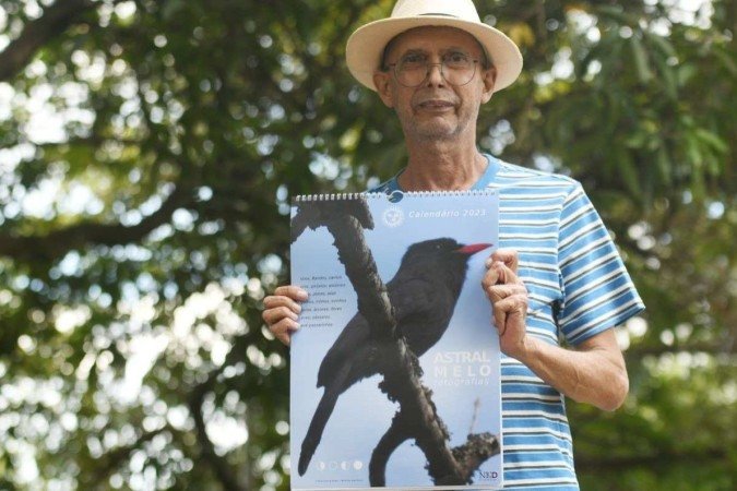  03/02/2023 Credito: Ed Alves/CB/DA.Press. Cidades. Calendario com fotos de Passaros do Fotografo Astral Melo. 