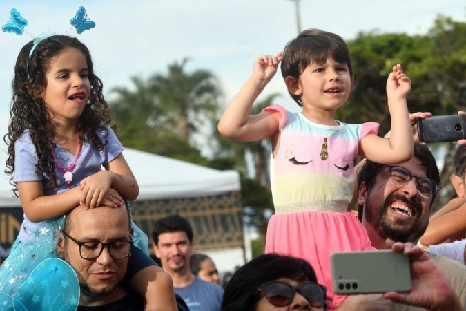 Oficinas e bailinho de Carnaval divertem a criançada no Pátio