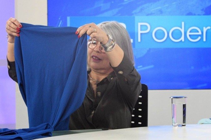  06/02/2023 Credito: Ed Alves/CB/DA.Press. Cidades. CB.Poder  recebe Hélvia Paranaguá, secretaria de Educação do DF. Na bancada Adriana Bernardes. E o novo Uniforme da Rede Publica de Ensino. 