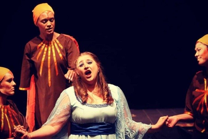 A flauta mágica com o Ópera estúdio da Casa de Cultura no Teatro da Escola de Música