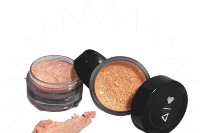 Glitter em Gel Beats, da Quem Disse, Berenice? (R$ 45,90). Duas opções de cores: Rose Gold da Folia e Furta Cor da Alegria