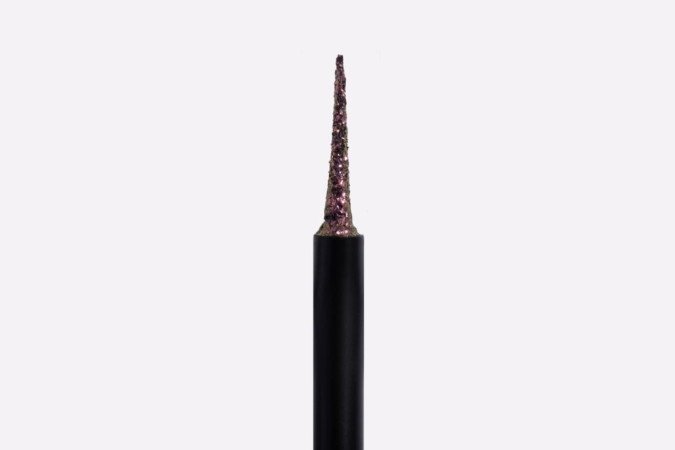 Delineador líquido glitter, da Contém 1g (R$ 54,90)
Nebula