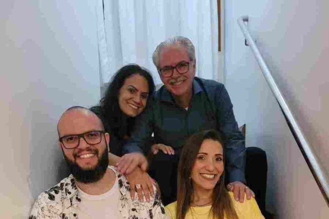 Luís Cláudio Martinez, 60, com a filha Daniele, 34, a esposa Rosane, 59, e o filho Leandro, 33