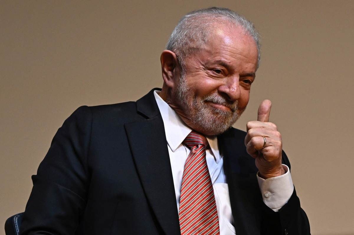 Lula faz exames em hospital de Brasília pela manhã e é liberado