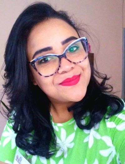 Flaviane de Oliveira, professora de redação e língua portuguesa