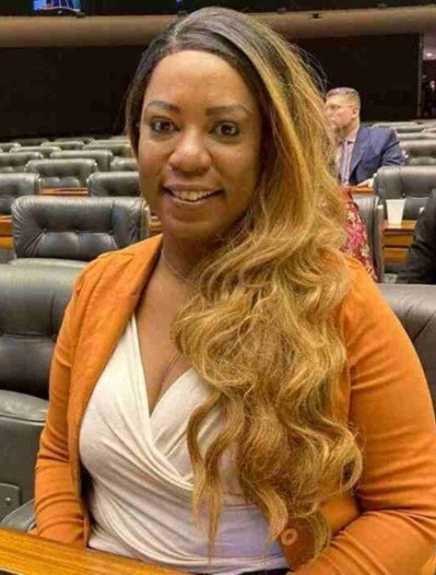 Janaína Almeida, pedagoga especialista em neuropsicopedagoga e historiadora. Professora da rede pública de ensino há 27 anos, assessora parlamentar, filiada ao PSB-DF