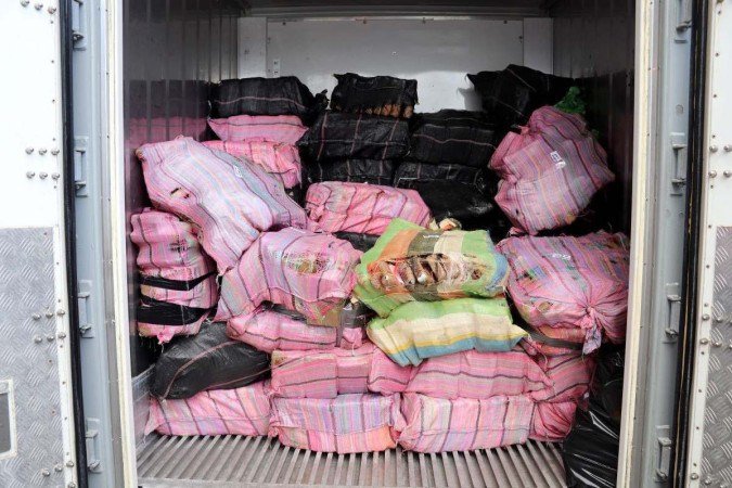 Uma foto sem data recebida da Polícia da Nova Zelândia em 8 de fevereiro de 2023 mostra algumas das 3,2 toneladas de cocaína recuperadas à deriva no Pacífico em uma apreensão histórica de drogas estimada em cerca de 316 milhões de dólares americanos. - (crédito: Handout / New Zealand Defence Force / AFP) Uma foto sem data recebida da Polícia da Nova Zelândia em 8 de fevereiro de 2023 mostra algumas das 3,2 toneladas de cocaína recuperadas à deriva no Pacífico em uma apreensão histórica de drogas estimada em cerca de 316 milhões de dólares americanos. - (crédito: Handout / New Zealand Defence Force / AFP)