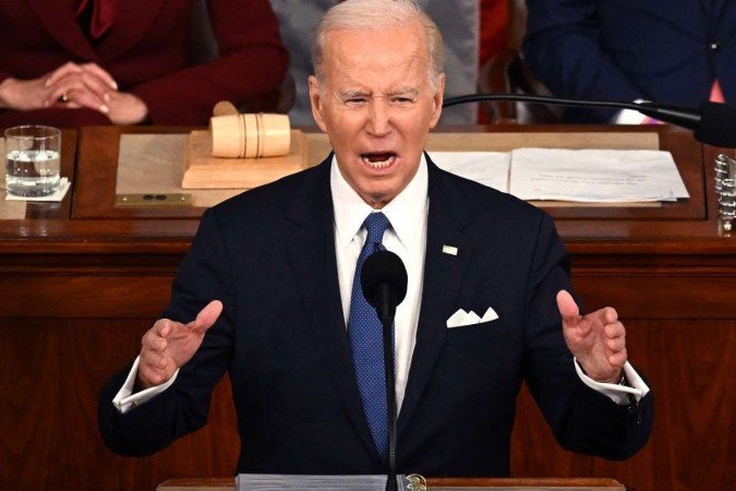 US President Joe Biden delivers the State of the Union address in the House Chamber of the US Capitol in Washington, DC, on February 7, 2023. (Photo by ANDREW CABALLERO-REYNOLDS / AFP) - (crédito: AFP) US President Joe Biden delivers the State of the Union address in the House Chamber of the US Capitol in Washington, DC, on February 7, 2023. (Photo by ANDREW CABALLERO-REYNOLDS / AFP) - (crédito: AFP)