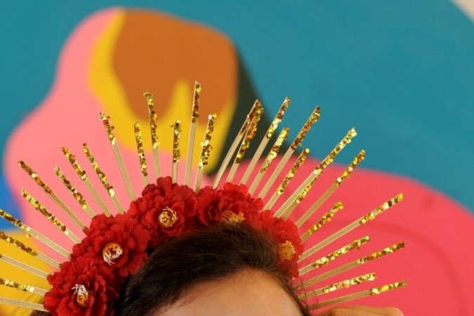 flores e tiaras: duas tendências no brechó