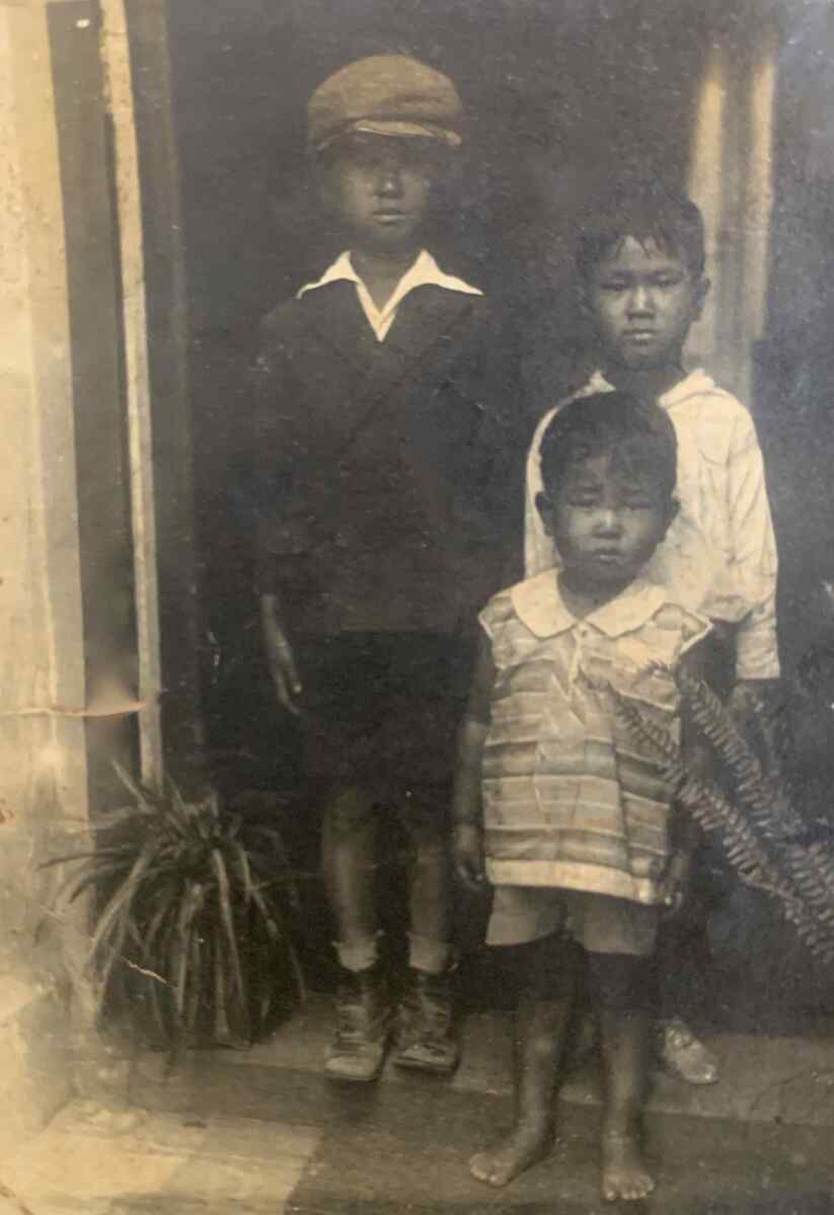 À direita e de preto, Teruo Yamasaki, tio-avô de Diego Yamasaki. Ao lado dele, de branco, Shiger Yamasaki, o avô, e na frente,  Mario Yamasaki, outro tio-avô