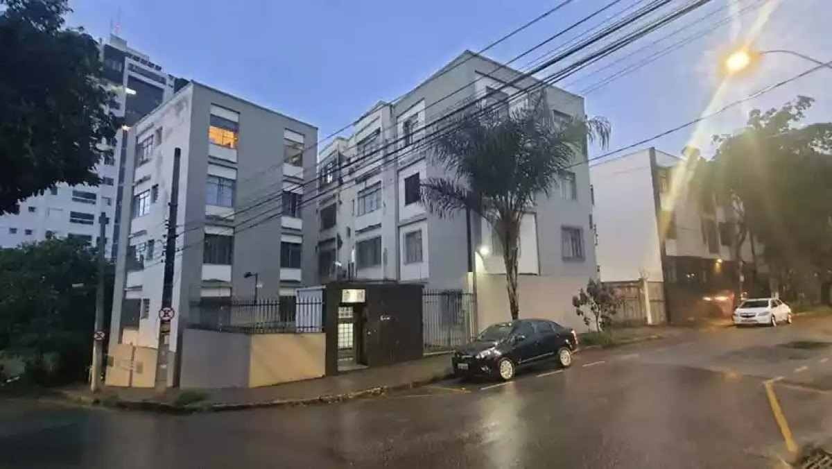 Moradores vão benzer prédio em BH após dois homicídios em um ano