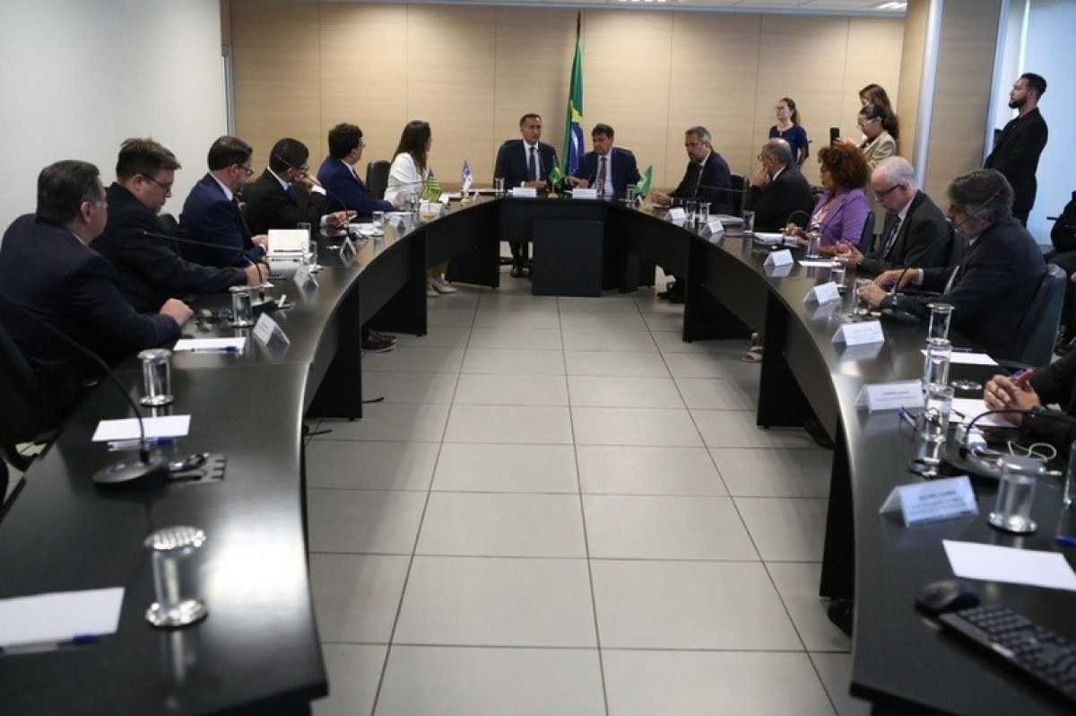 Em reunião, ministros e governadores discutem retomada da Transnordestina