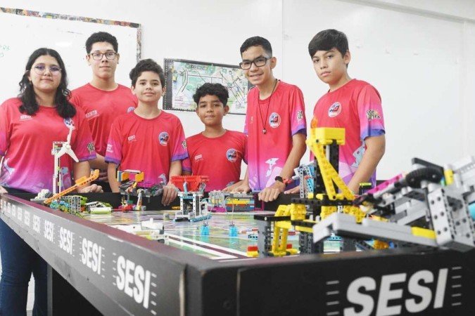  09/02/2023 Credito: Ed Alves/CB/DA.Press. Cidades. Participantes do Torneio Sesi de Robótica First Lego League (FLL) Challenge, de batalhas de robôs e projetos de inovação desenvolvidos por estudantes de 9 a 16 anos.
