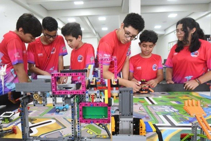 Equipe do Sesi Taguatinga criou, com peças de Lego, robôs que se movimentam de forma autônoma, sem controle remoto